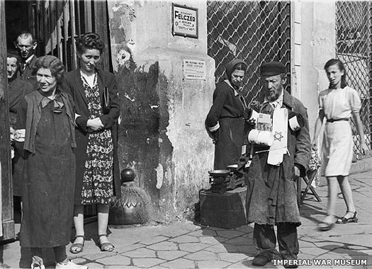 Jews in Warsaw in 1941, probably in the ghetto