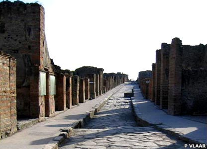 Not on the map, this unidentified street typifies those in Pompeii