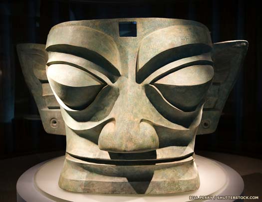 Sanxingdui culture bronze mask