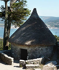 Reconstructed hut at Santa Tegra