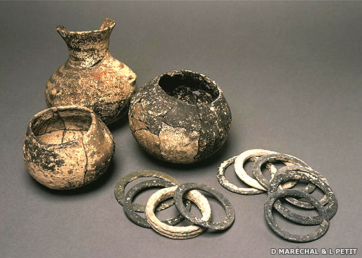 Blicquy-Villeneuve-Saint-Germain pots and rings