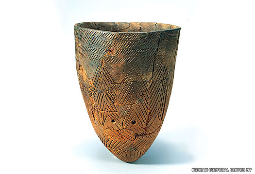 Korean comb-pattern pottery
