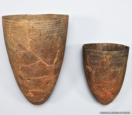 Jeulmun comb pattern pottery