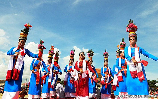 Cham women at the Kate festival