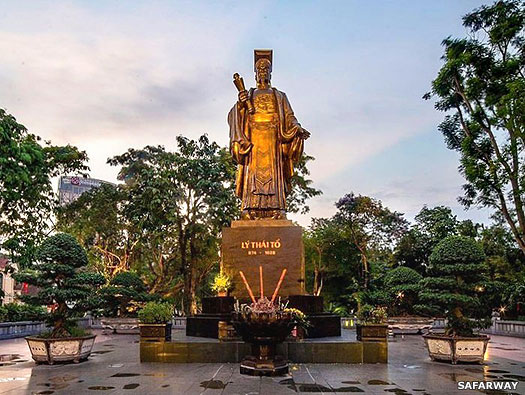 The Li Tai To memorial statue in Hanoi